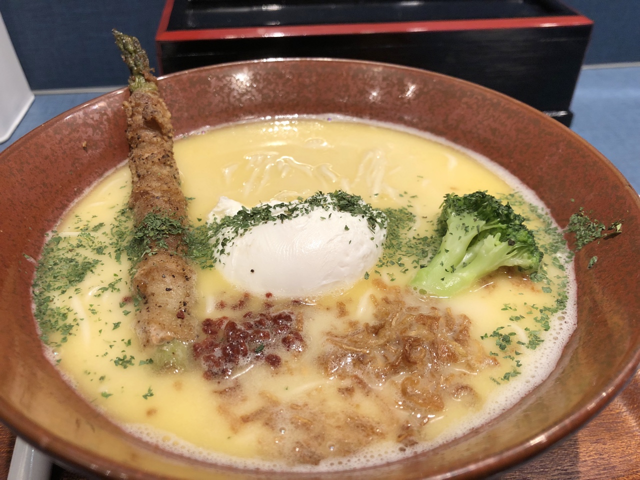神保町【潮 ushio】の摩訶不思議な白湯麺はポタージュスープのようじゃ
