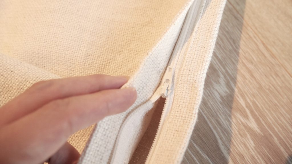 ファスナーから縫い代がたっぷり取られているので、使用時に肌にファスナーが当たらない|無印良品レビュー