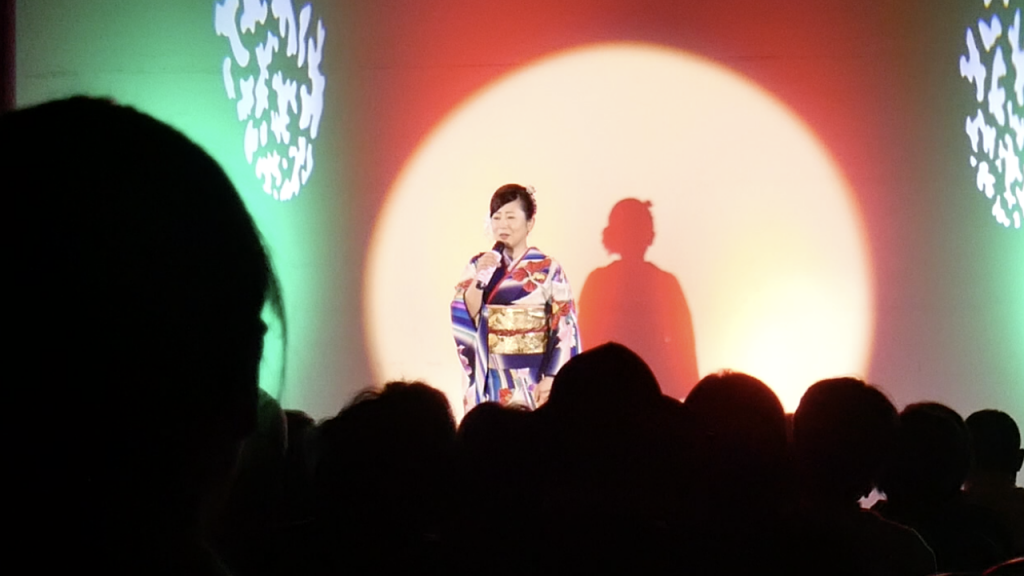 幕開けはクラウンレコード・朝比奈ゆうさんのステージから｜そのまんま美川オフィシャルブログ