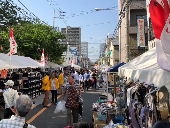 こんこん靴市は靴より買い揃えやすい:皮革小物も充実しています