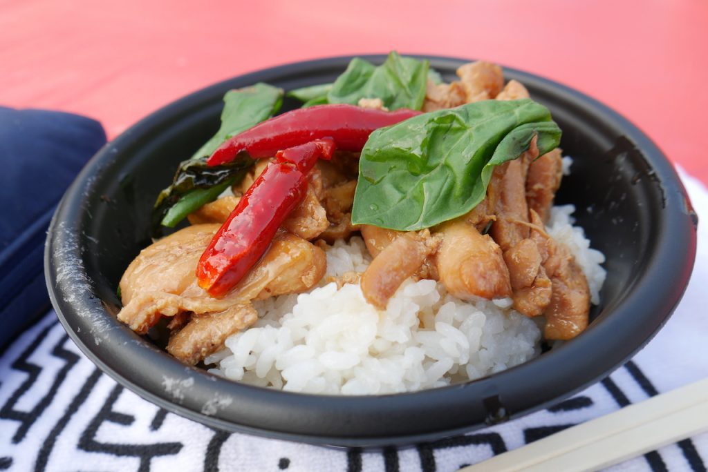 三杯鶏飯|炒めて煮込んだ鶏肉にバジルの台湾家庭料理